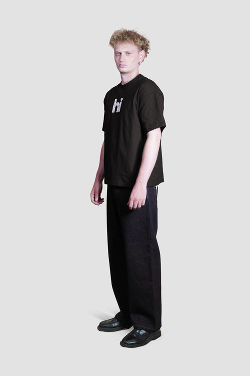 Hi Flower Pattern Tee Black model