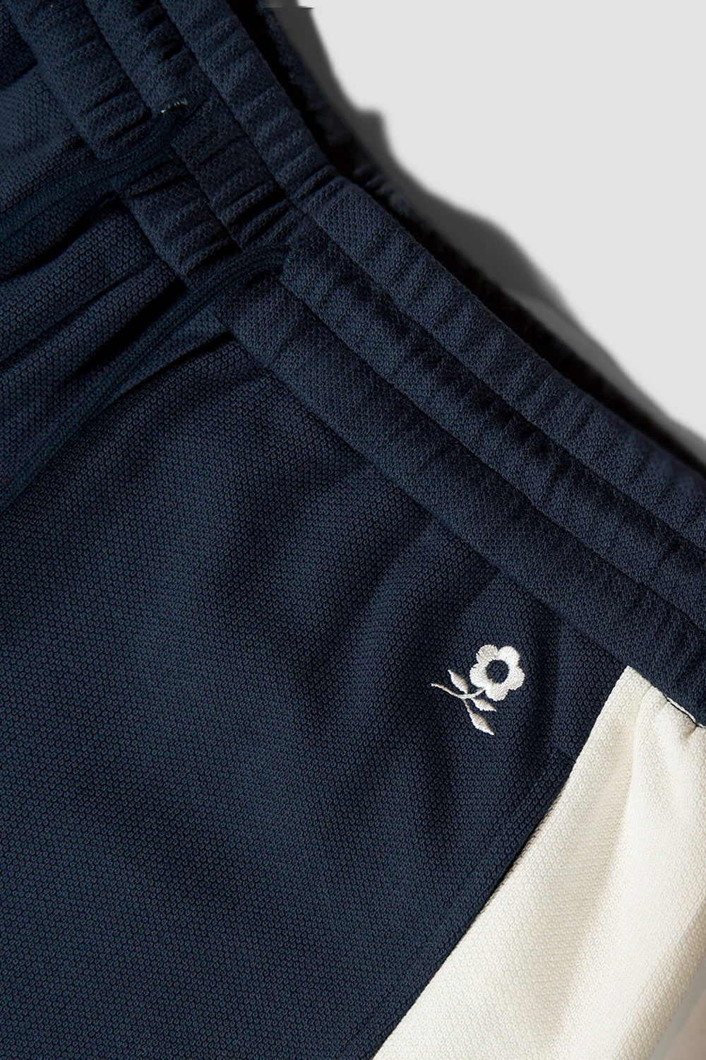 hideout x Maison Montagut California Jogging Set Navy-White